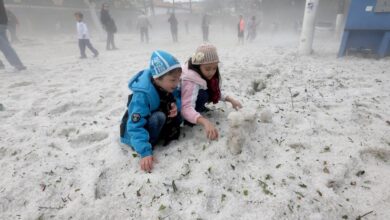 南部アクリマソンの路上に降り積もった雹（Paulo Pinto/Fotos Públicas）