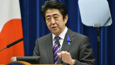 安倍晋三首相（１日、首相官邸、共同）