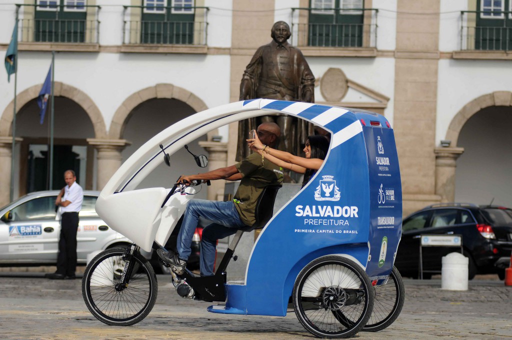 サルバドールの新しい名物になりそうなヴェロ・タクシー（Prefeitura de Salvador）