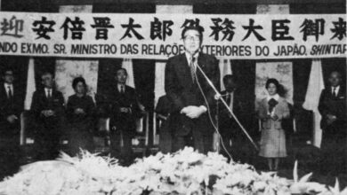 コロニア歓迎会で挨拶する安倍外相（85年10月２日付パ紙）