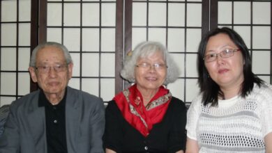 来社した若松さん、石川会長、寺田さん