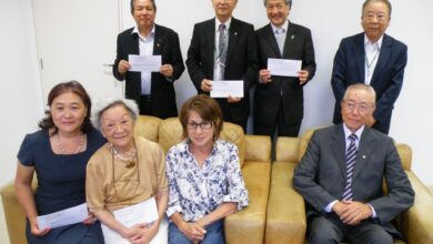 ５団体の代表者と小賀会長、井戸婦人部長（前列右２人）