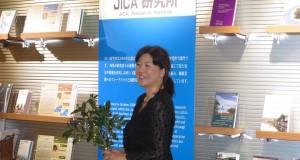 東京都新宿区市ヶ谷のＪＩＣＡ地球ひろばで講演する上原さん