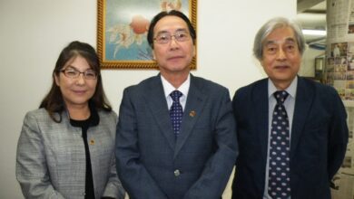 左からアマゾニア援協の成田アメリア専任書記、生田会長、堤副会長