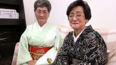 池芝緑苑さんと池芝緑さん（右）