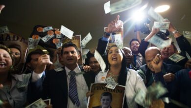 財政調整暫定令可決に抗議する労組フォルサ・シンジカルの組合員（Marcelo Camargo/Agência Brasil）