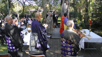 今年６月１８日、サンパウロ市イビラプエラ公園内にある先没者慰霊碑前で行われた追悼法要の様子