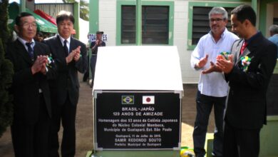 今年のグァタパラ入植祭では外交１２０周年を祝し、市役所から贈られた記念プレートもお披露目された。