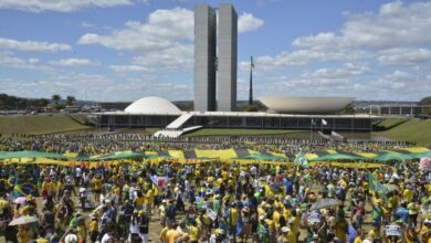 １６日のマニフェスタソンで議会前に集まった人たち(Antonio Cruz/Agência Brasil)