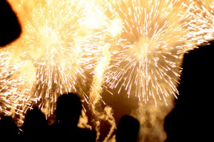 夜空に打ち上げられる花火