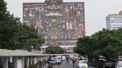 メキシコ国立自治大学・中央図書館の壁画。世界最大規模とあって圧倒される