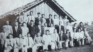 サンジョン日語学校、青年会館落成、天長節拝賀式に集まった人々（1947年4月29日、『トレスバラス移住地五十年史』より）