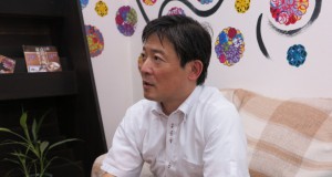 ポ語事業を「ライフワークに」と語る小川社長