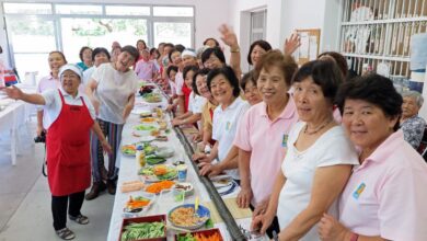 最後に絆寿司をまいて団結心を高めた皆さん