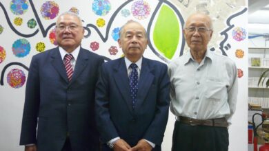 （左から）清原副会長、田呂丸会長、赤木書記