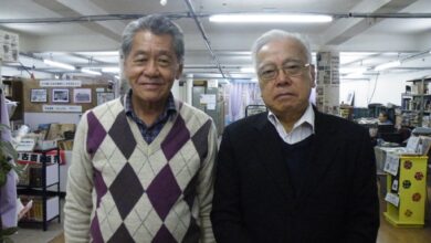 来社した目差さん（左）と金城さん