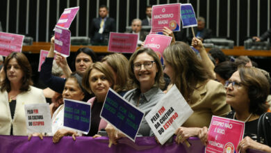 ５月３１日、議事堂で強姦犯罪への抗議を行う女性議員ら（Lula Marques/Agência PT）