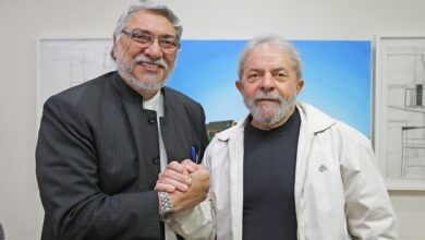 罷免されたルーゴ元パラグァイ大統領とルーラ前大統領（Foto: Ricardo Stuckert/Instituto Lula）