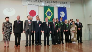 母県の橋本昌茨城県知事の１２人の慶祝団も駆けつけ、茨城県人会の節目を祝した