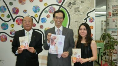 「家族連れでぜひ」と来場を呼びかけた（左から）酒井さん、村田本部長、久米さん