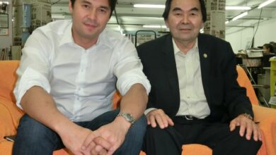 羽藤ジョルジ市議（左）と父のジョージ州議