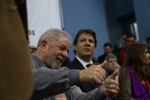 労組開催のハダジ現市長支援集会にはルーラ元大統領の姿も（Paulo Pinto）