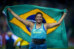 ブラジル初の女性旗手を務めた後、槍投げで優勝したシルレーネ（Danilo Borges/Brasil2016）