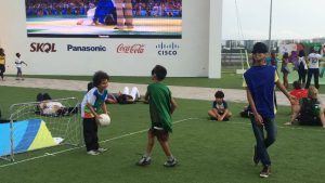 ５人制サッカーを体験する子供達（Rio 2016/Carla Marques）