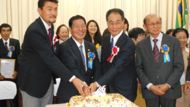 左からＪＩＣＡ佐藤次長、折笠会長、池田在クリチバ総領事、諸川副理事長