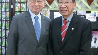 大原毅元評議員長（左）と原田評議員長