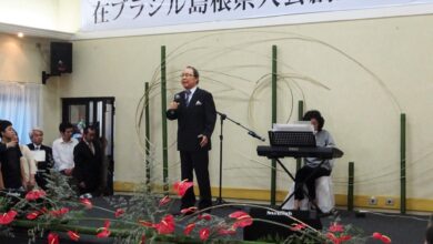 島根県人会館創立60周年記念式典を祝い歌声を披露