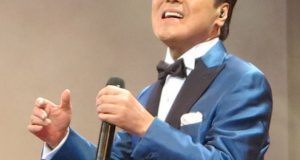 聖市アニェンビーで公演した五木ひろしさん