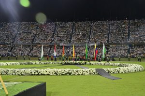 アタナシオ・ヒラドー・スタジアムでの追悼集会（Alcaldía de Medellín）