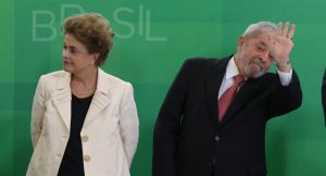 １６年３月、官房長官就任式でのジウマ氏とルーラ氏（Lula Marques/Agência PT）