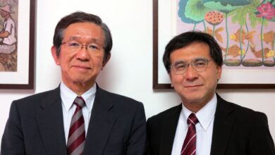 来社した森田朗所長と日本貿易振興機構の禮田英一理事（左から）