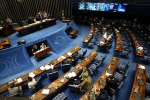 １８日の上院議会の様子（Fabio Rodrigues Pozzebom/Agência Brasil）