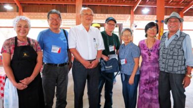 左から門脇マルガリーダさん、山田康夫団長、門脇道雄さん、竹中清さん、竹中芳江さん、田辺恵子さん、田辺俊介さん（「カフェ・ド・バッチャン」で）