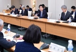 ９日に行われた有識者懇談会の様子（出典・外務省ホームぺージ）