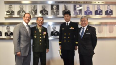 （左から）マリウス大将、池田中将、水嶌一等海尉、平崎さん