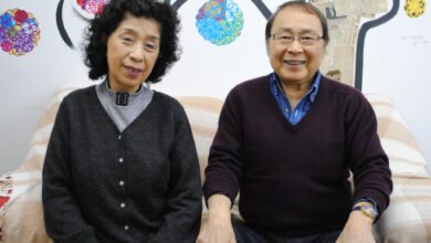 妻宏子さんと共に