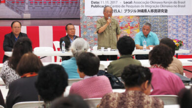 挨拶する宮城あきら移民塾代表