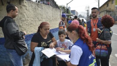 サンパウロ市北部ジャルジン・ペリでワクチン接種に並ぶ人々（参考画像・Rovena Rosa/Agência Brasil）