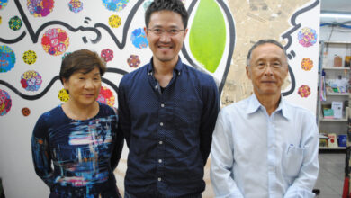 左から鳥取県人会の末永勇美子（ゆみこ）さん、井上さん、県人会の末永正（ただし）副会長