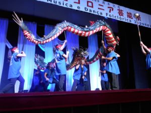 母県から贈られた龍体で舞う、長崎県人会の龍踊り