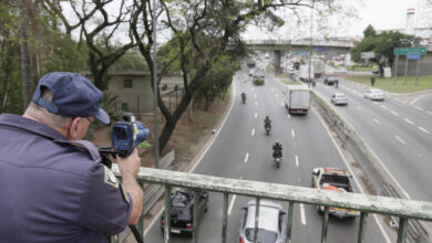 サンパウロ市マルジナルでのバイクの速度監視の様子（参考映像、Cesar Ogata/Secom、10/09/2015）