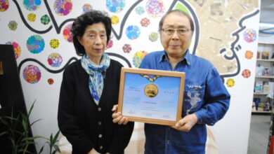 田中さん（右）と妻・宏子さん