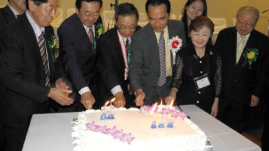 県人会の節目を祝いケーキカット