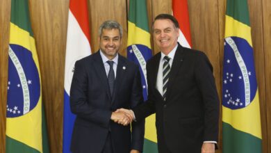 首脳会談後のボウソナロ大統領（右）とベネテス大統領（Antonio Cruz/ Agência Brasil）