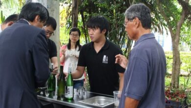 東山農場でのイベントにて吟醸酒の説明を行う様子