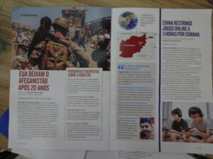 「Qualé」（2021年9月6～20日号）に特集されたアフガニスタン情勢とアフマドさんのページ